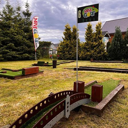 Domki Kapitanskie Z Prywatnym Polem Do Gry W Mini Golf Rewal Exterior photo