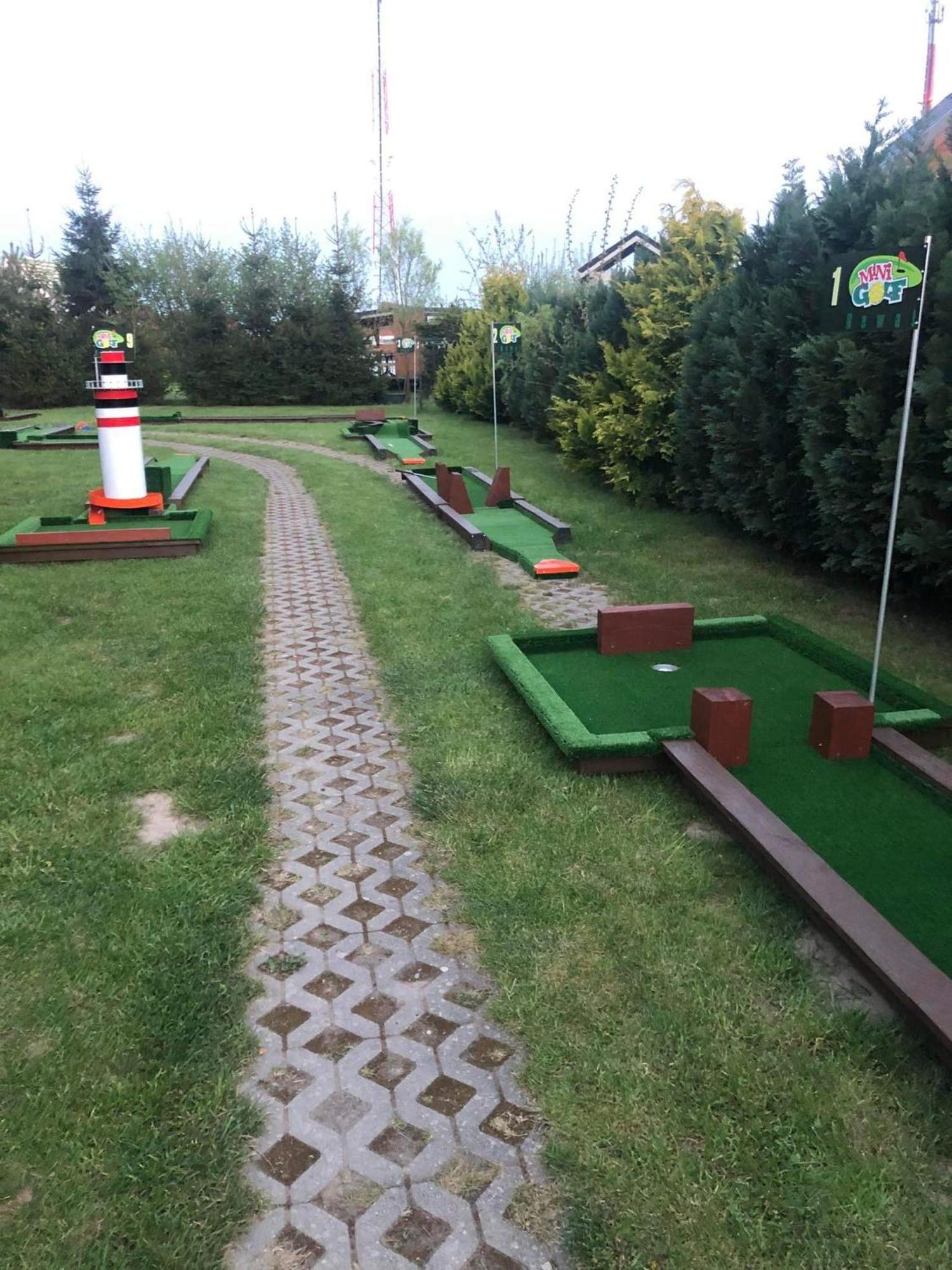 Domki Kapitanskie Z Prywatnym Polem Do Gry W Mini Golf Rewal Exterior photo