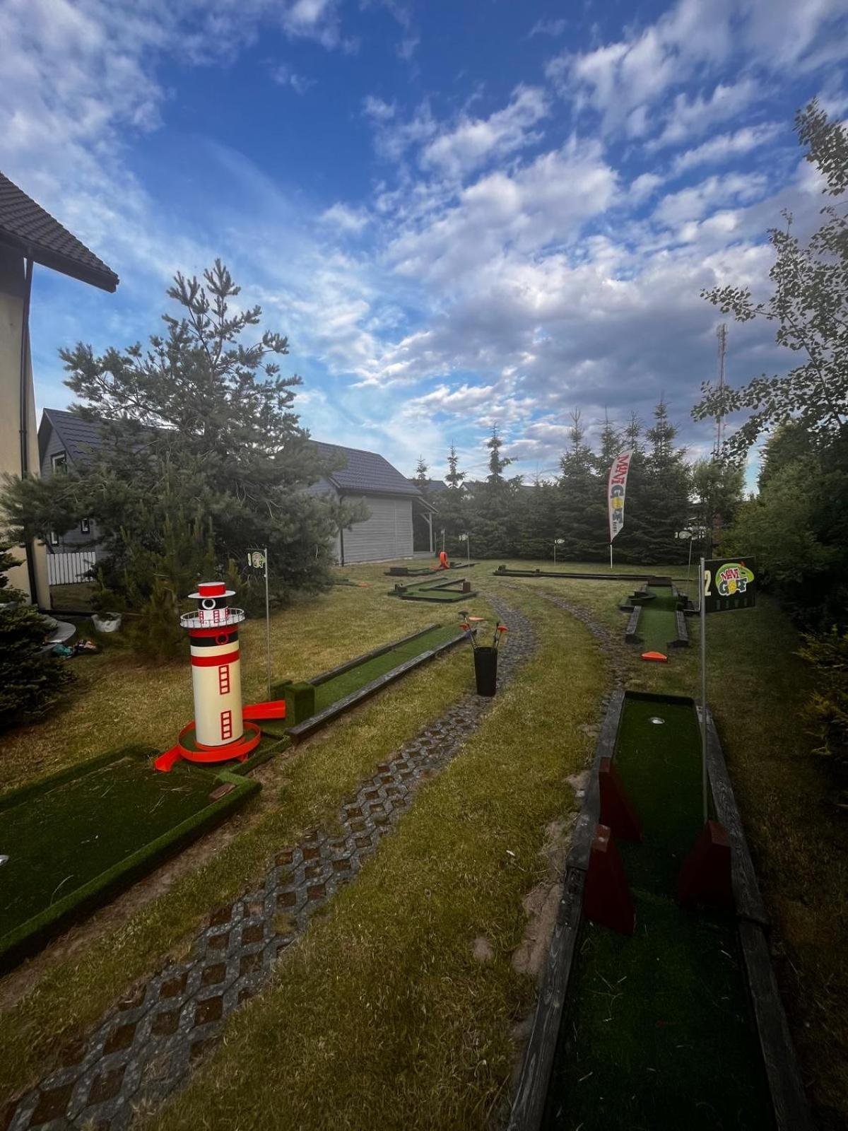Domki Kapitanskie Z Prywatnym Polem Do Gry W Mini Golf Rewal Exterior photo