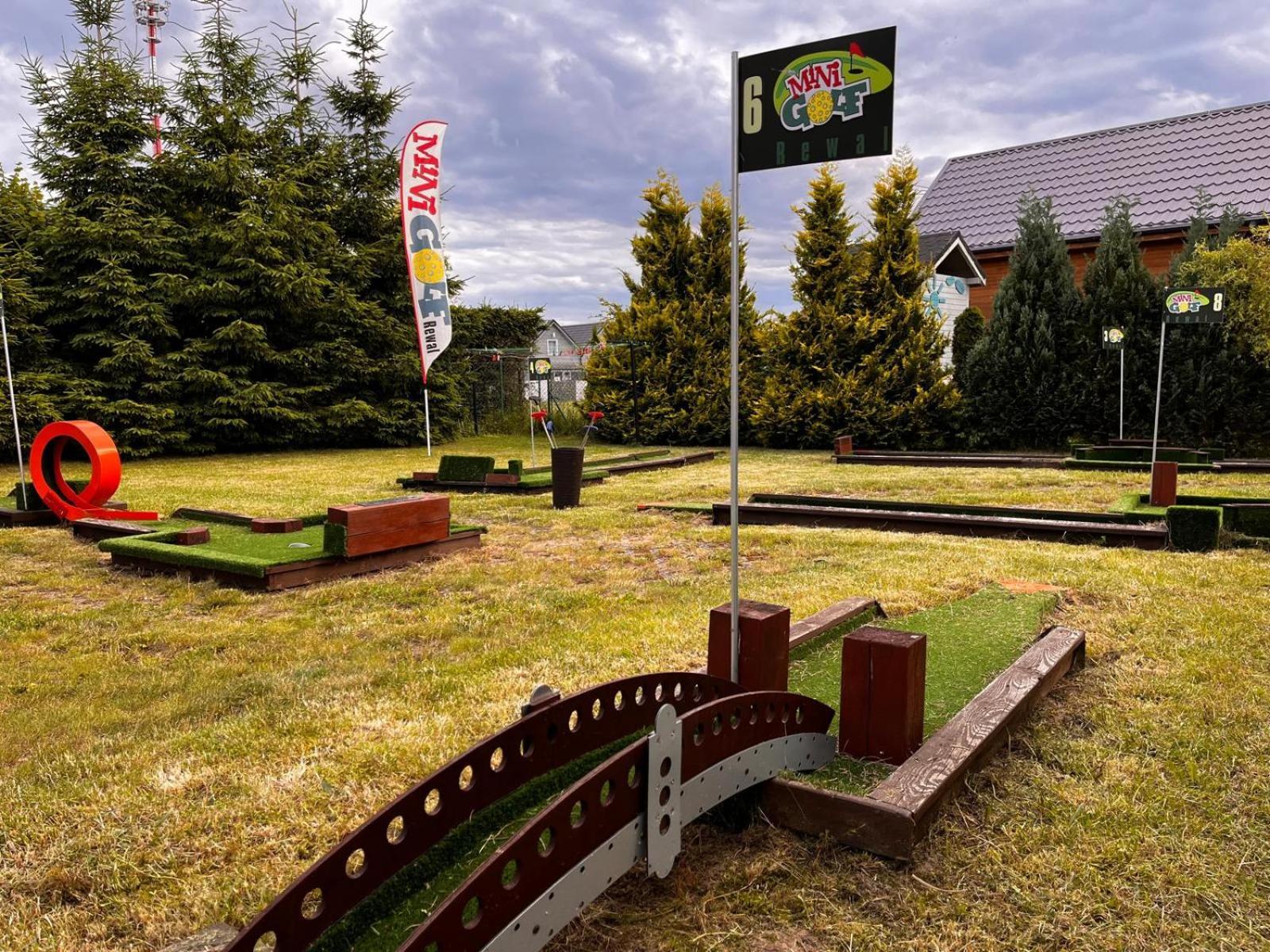 Domki Kapitanskie Z Prywatnym Polem Do Gry W Mini Golf Rewal Exterior photo
